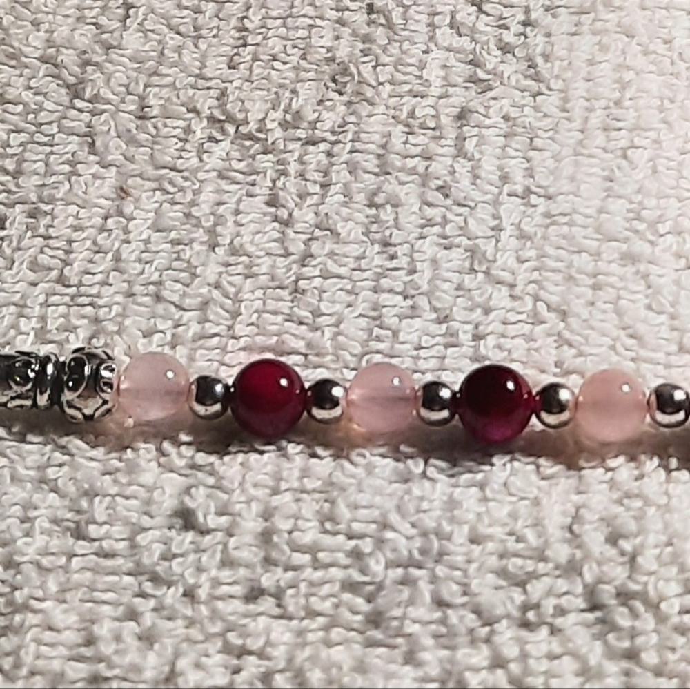 Beaded bracelet Helper Put bracelets on in seconds